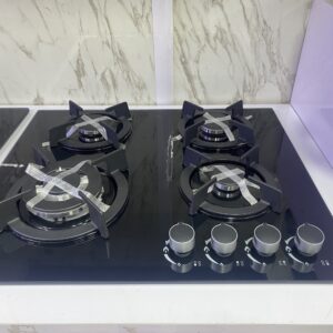 4 burner built in gas hob with 8mm tempered glass thickness and auto ignition 