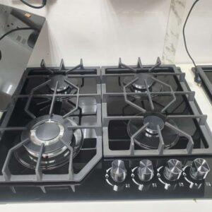 4 burner gas hob with 8mm tempered glass thickness and auto ignition