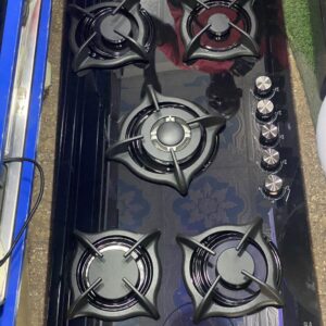 5 burner built in gas hob with 8mm tempered glass thickness and auto ignition 